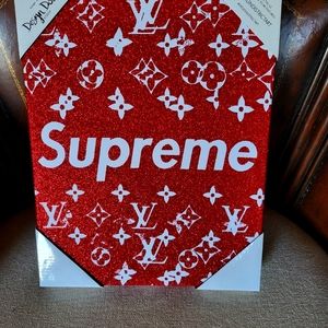 Supre wall decor